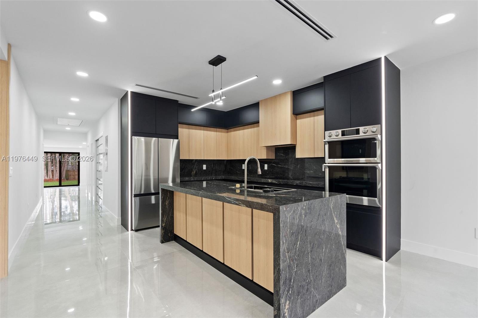 EVERGLADE LAND SALES CO R - Residential Lease