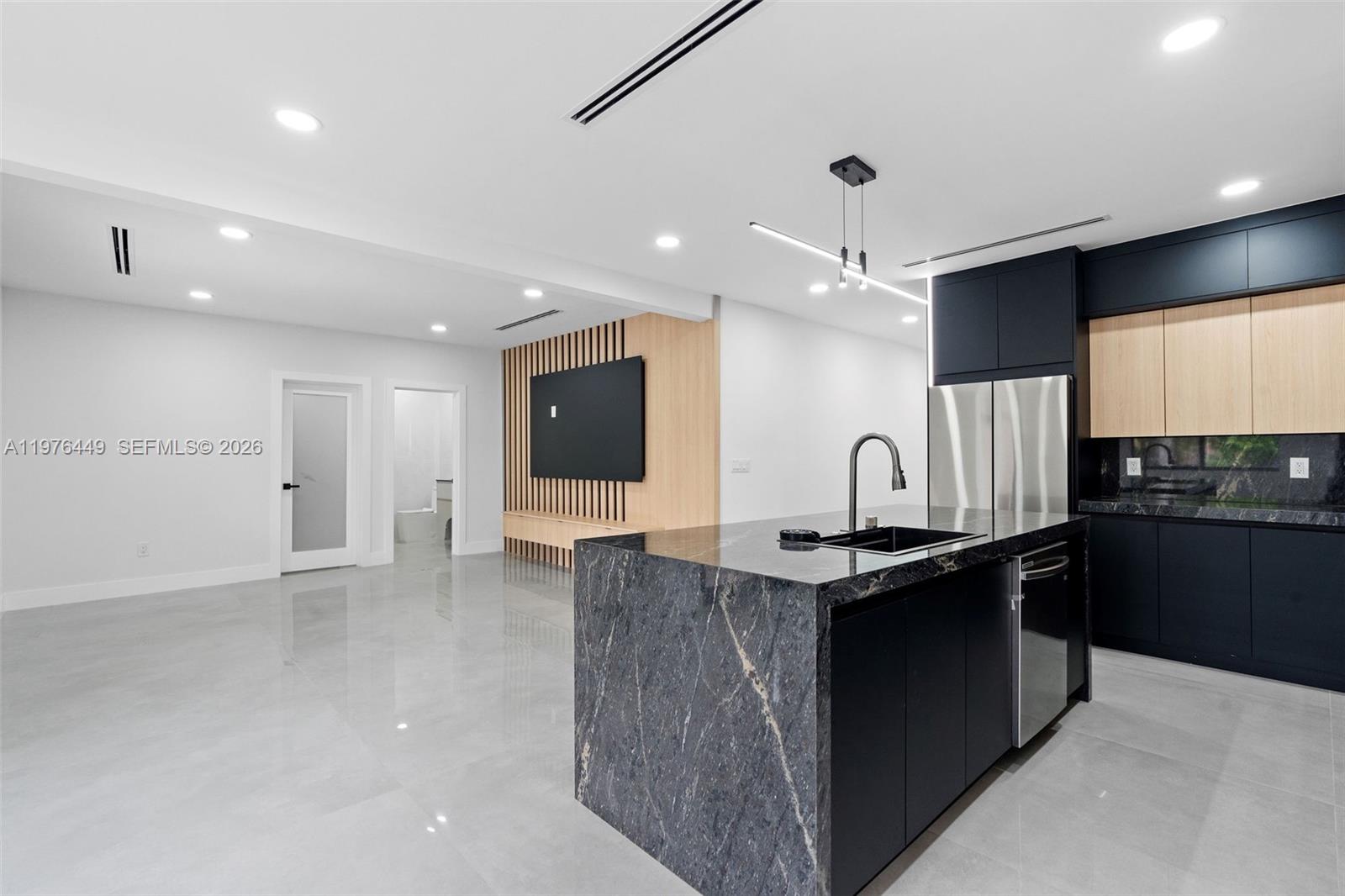 EVERGLADE LAND SALES CO R - Residential Lease
