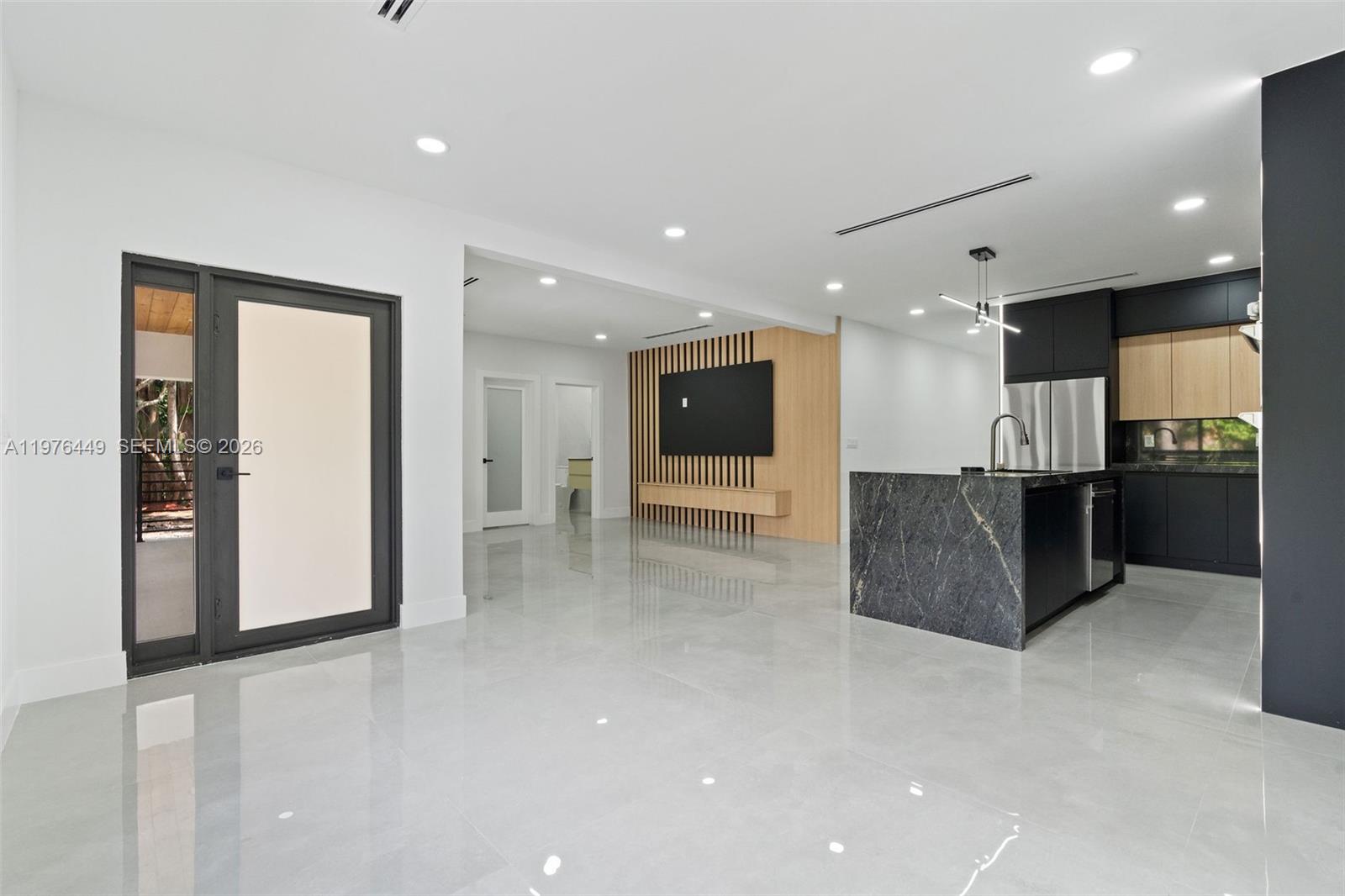 EVERGLADE LAND SALES CO R - Residential Lease