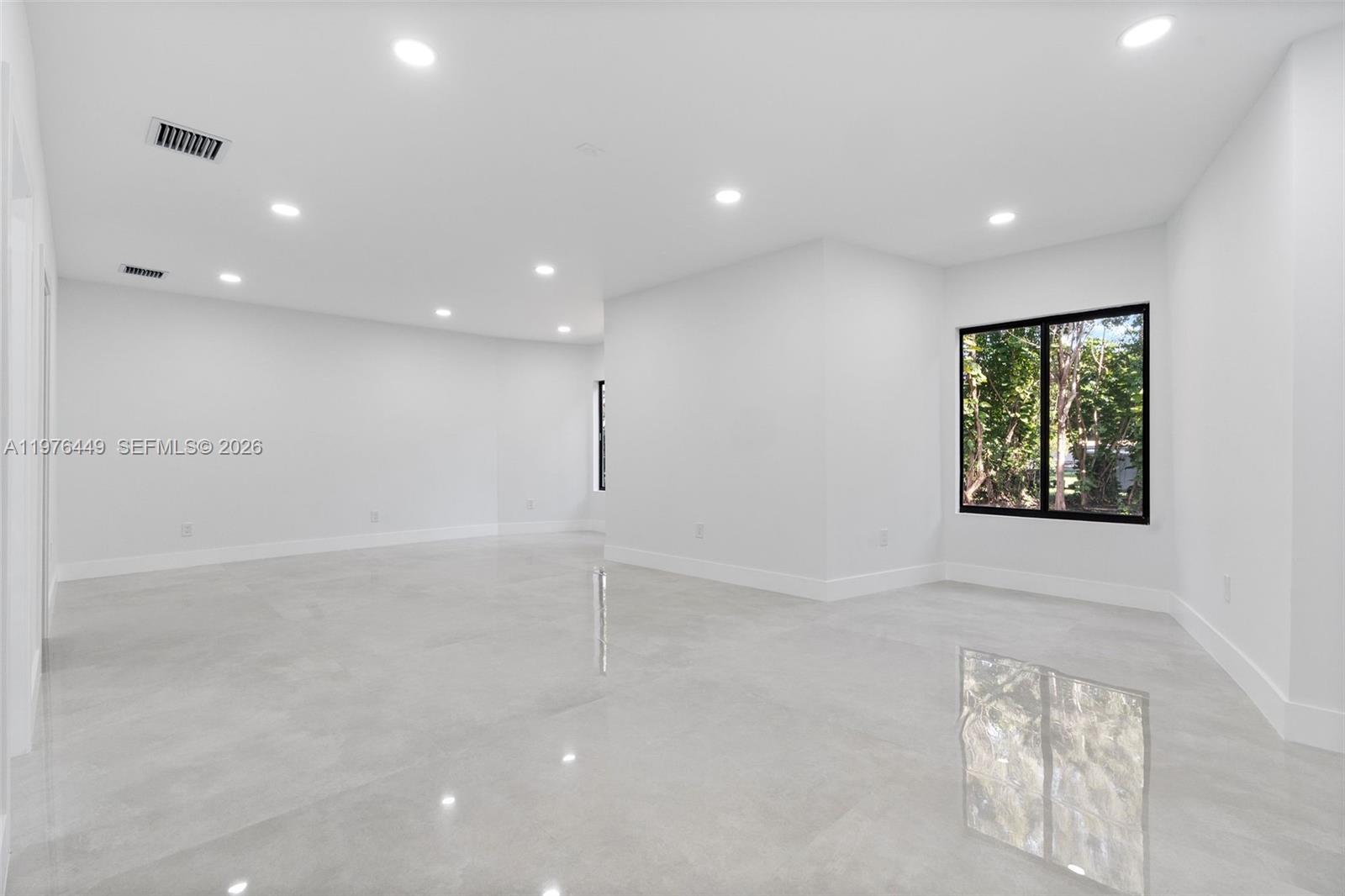 EVERGLADE LAND SALES CO R - Residential Lease