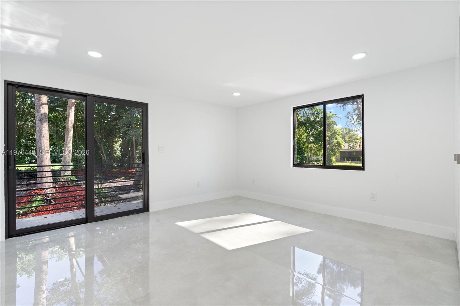 EVERGLADE LAND SALES CO R - Residential Lease