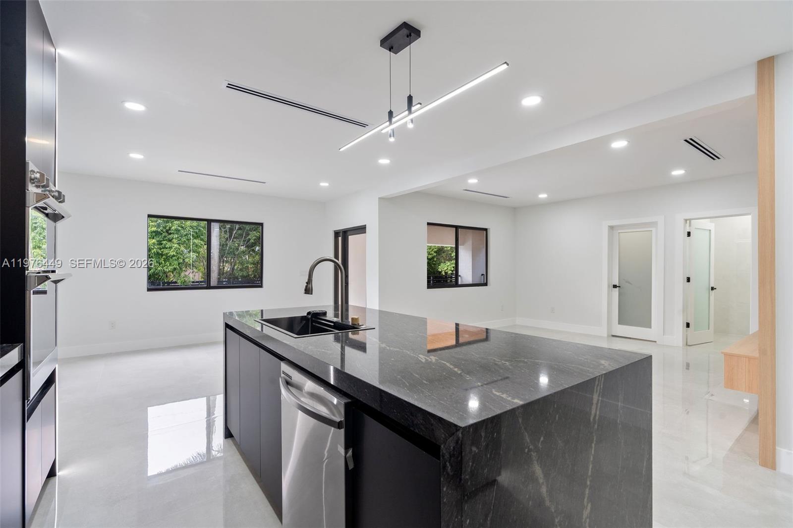 EVERGLADE LAND SALES CO R - Residential Lease