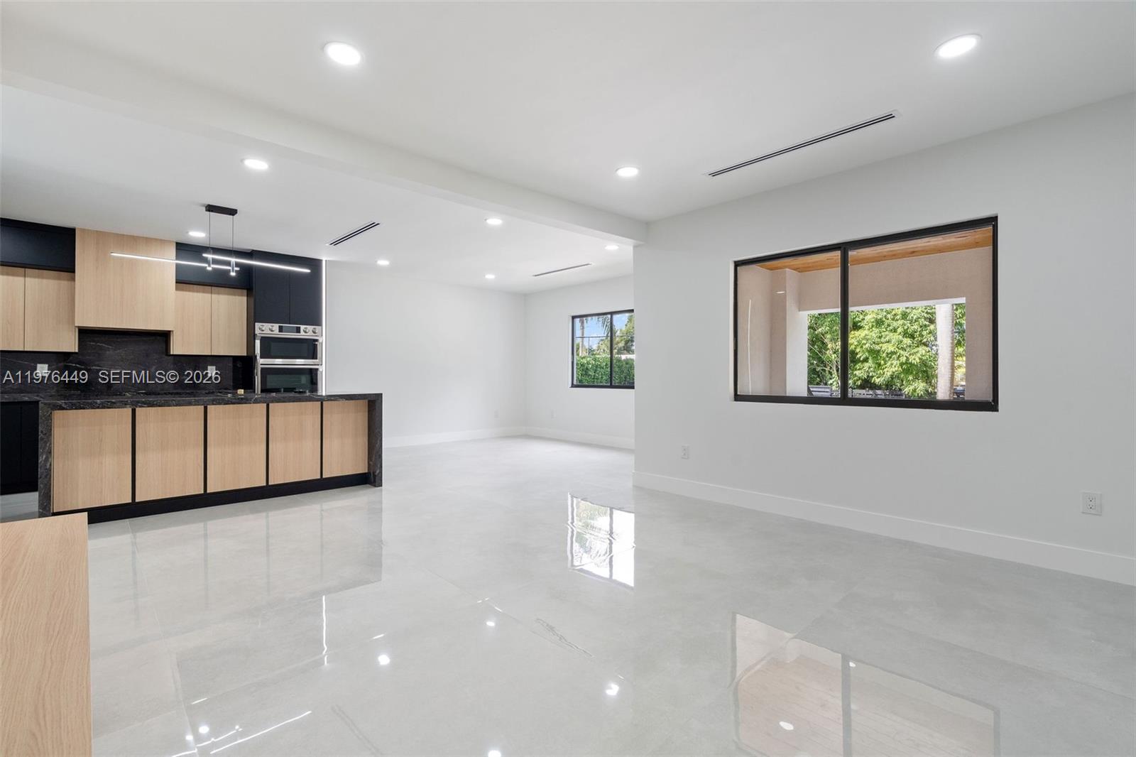 EVERGLADE LAND SALES CO R - Residential Lease