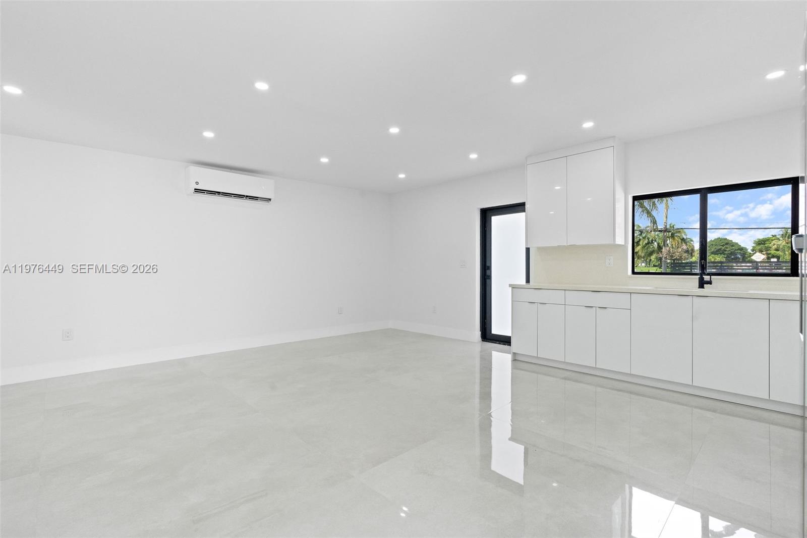EVERGLADE LAND SALES CO R - Residential Lease
