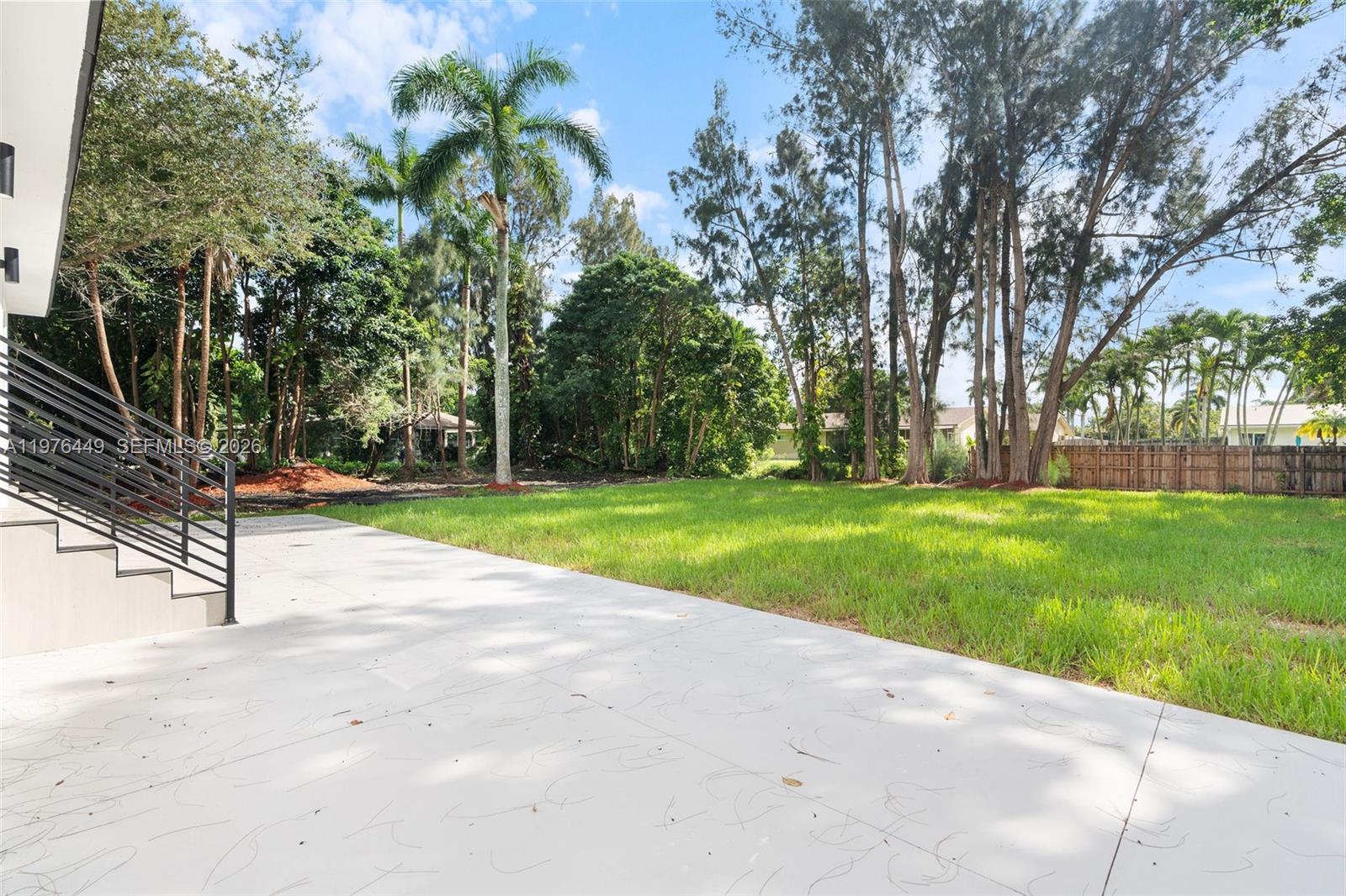 EVERGLADE LAND SALES CO R - Residential Lease