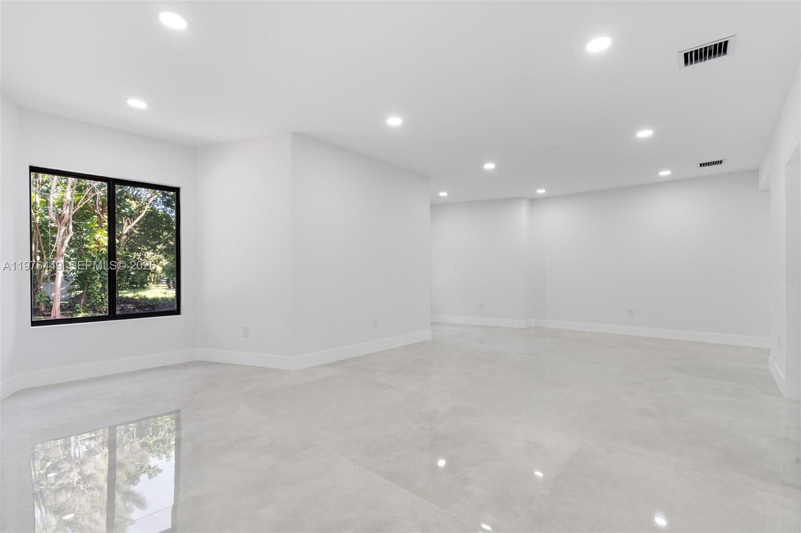 EVERGLADE LAND SALES CO R - Residential Lease