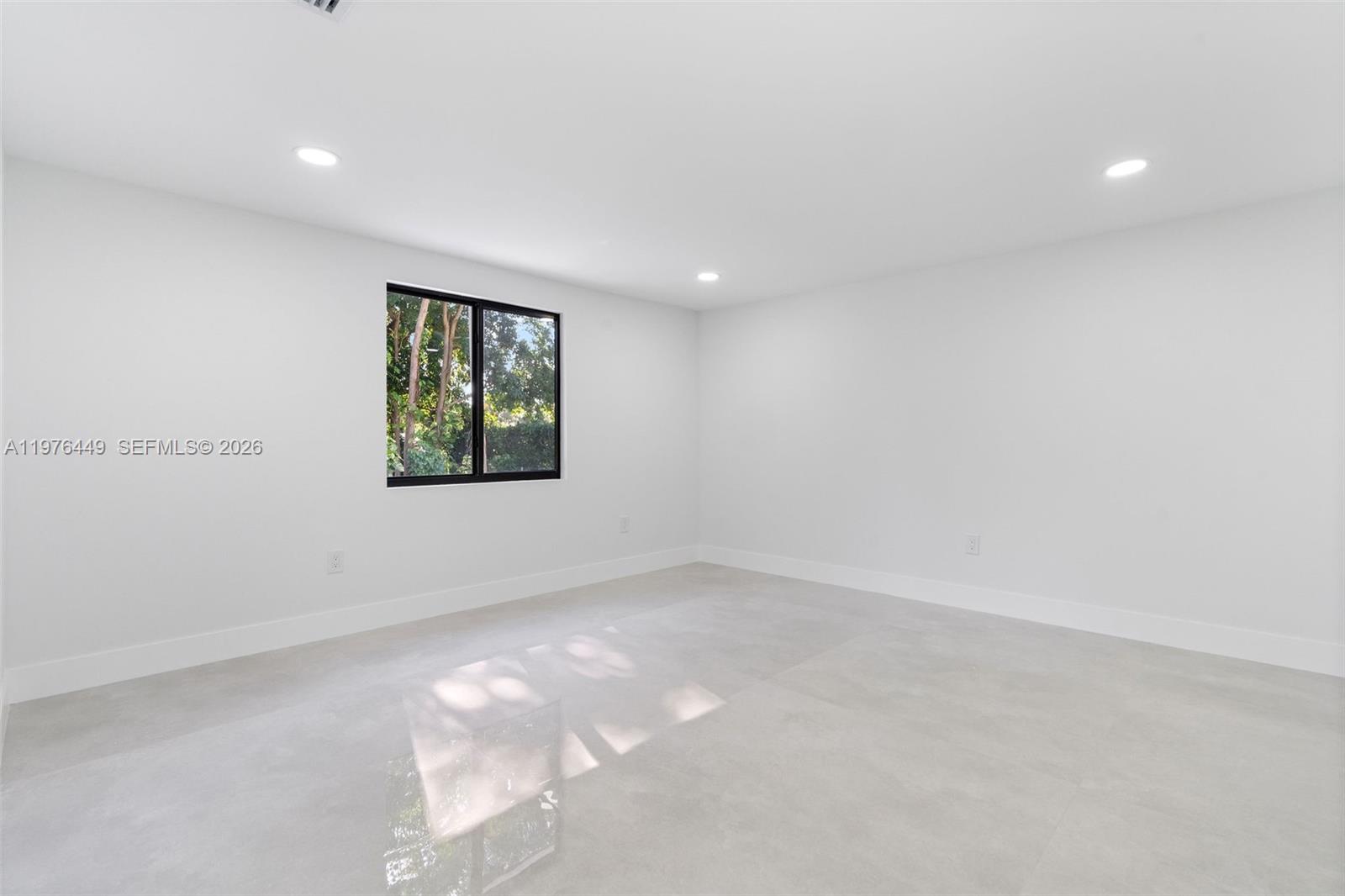 EVERGLADE LAND SALES CO R - Residential Lease