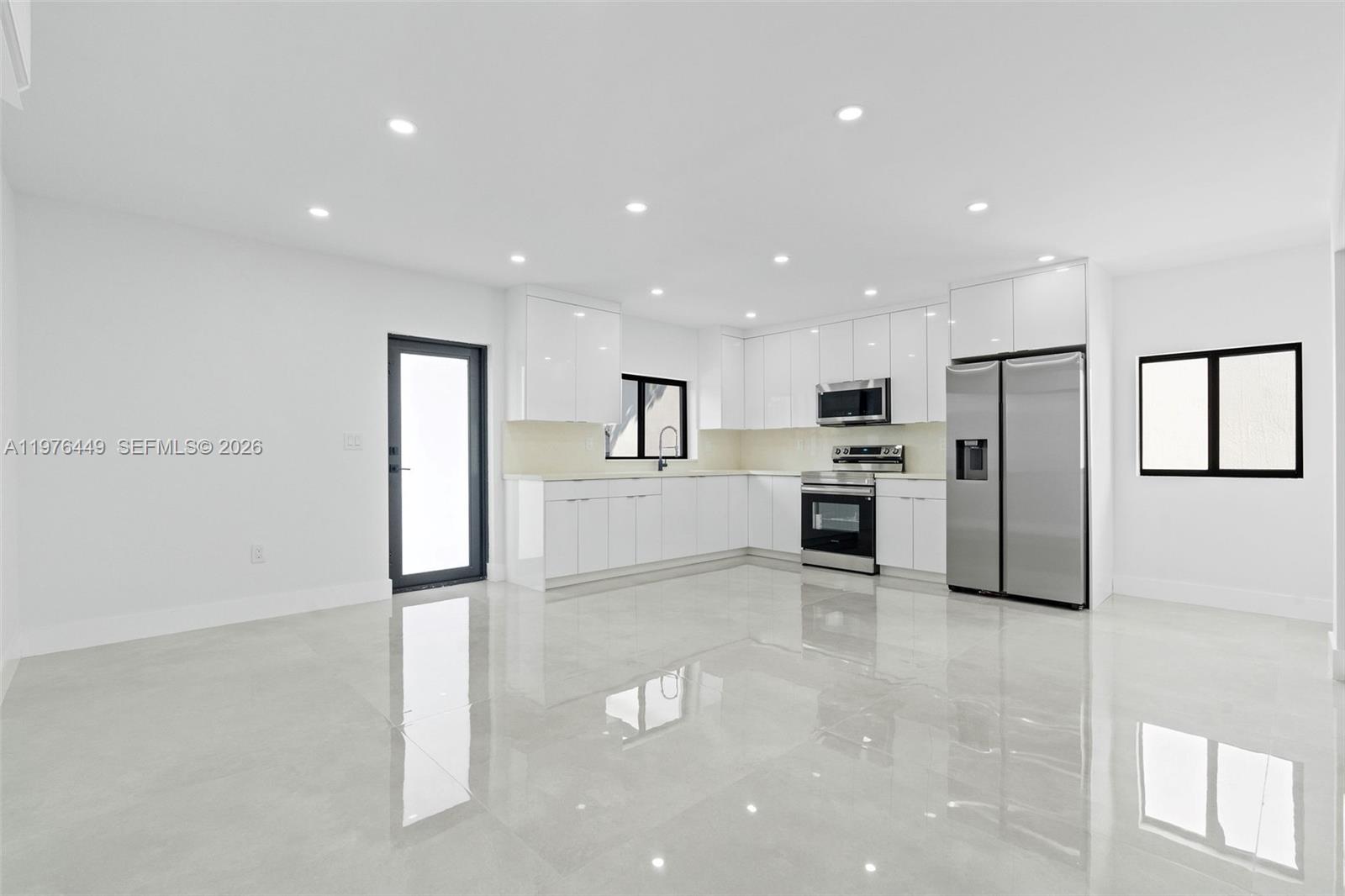 EVERGLADE LAND SALES CO R - Residential Lease