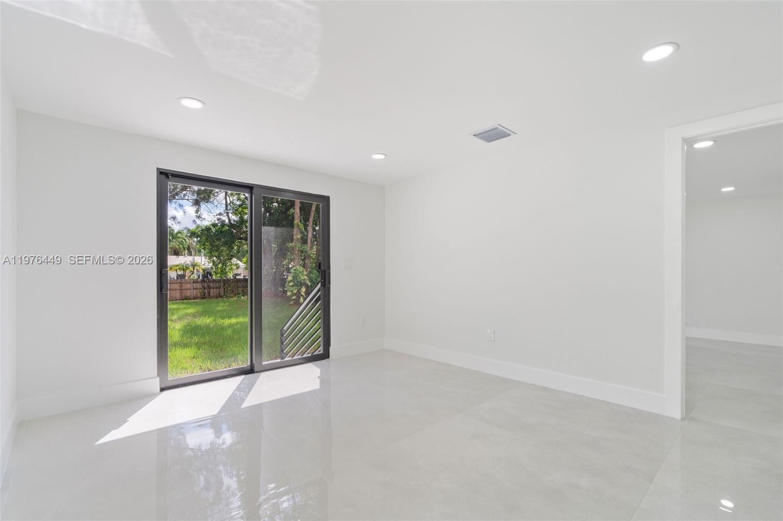 EVERGLADE LAND SALES CO R - Residential Lease