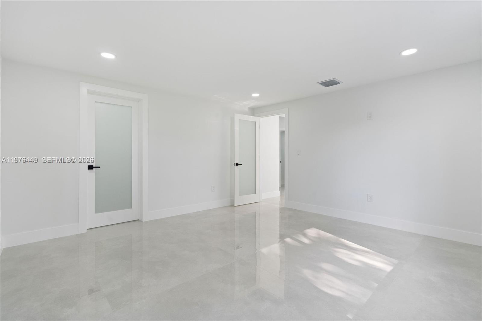EVERGLADE LAND SALES CO R - Residential Lease