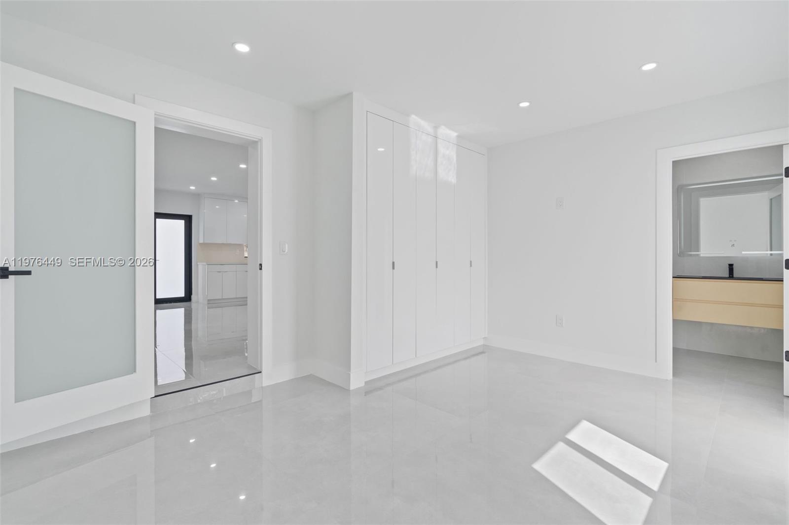 EVERGLADE LAND SALES CO R - Residential Lease