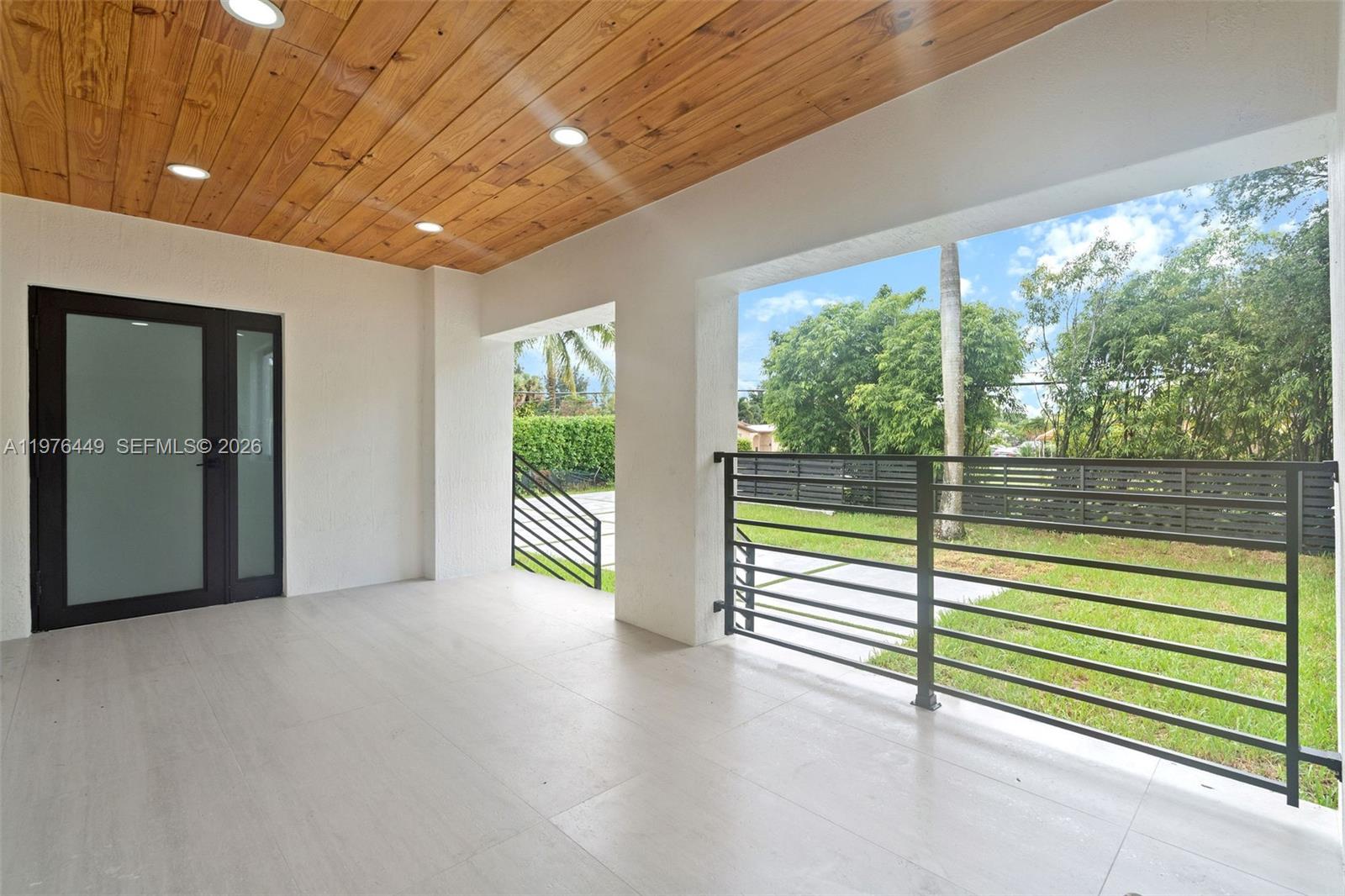 EVERGLADE LAND SALES CO R - Residential Lease