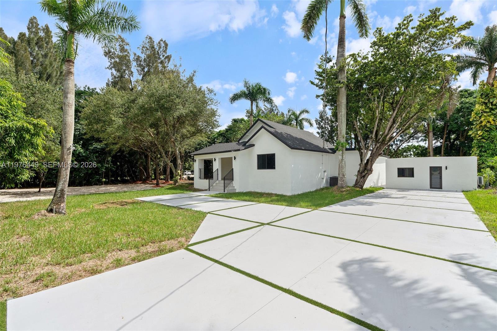 EVERGLADE LAND SALES CO R - Residential Lease
