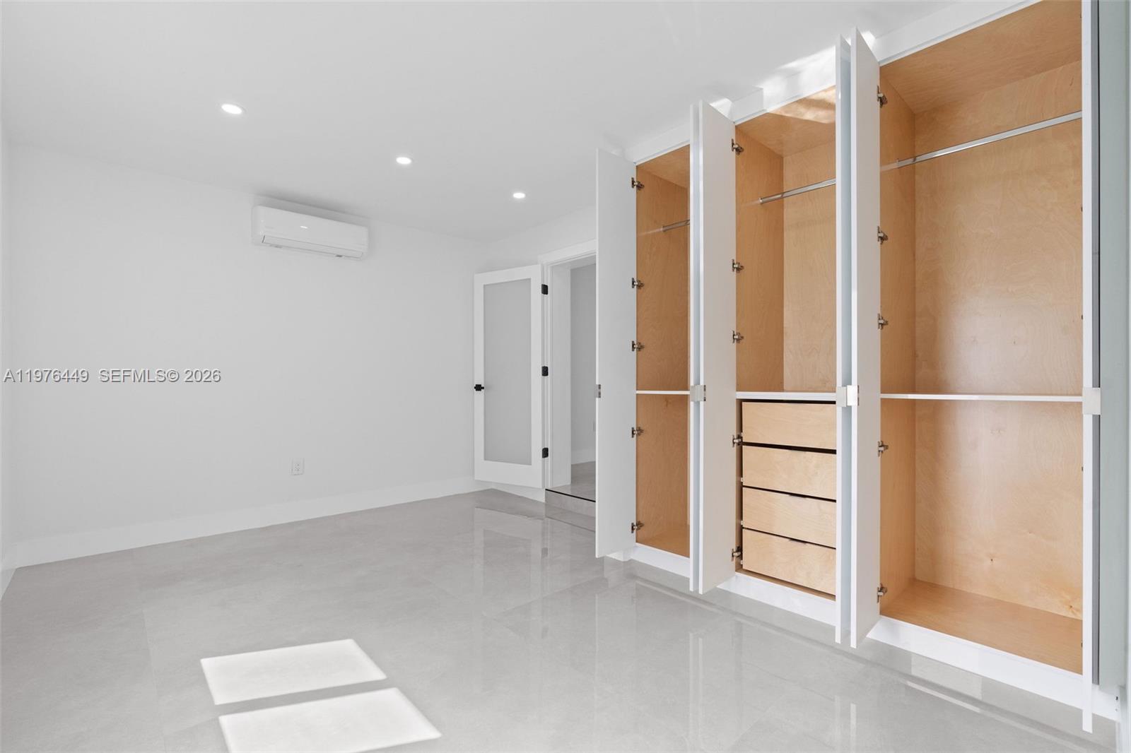 EVERGLADE LAND SALES CO R - Residential Lease