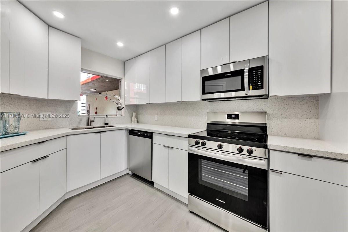 1750 W 46th St 433