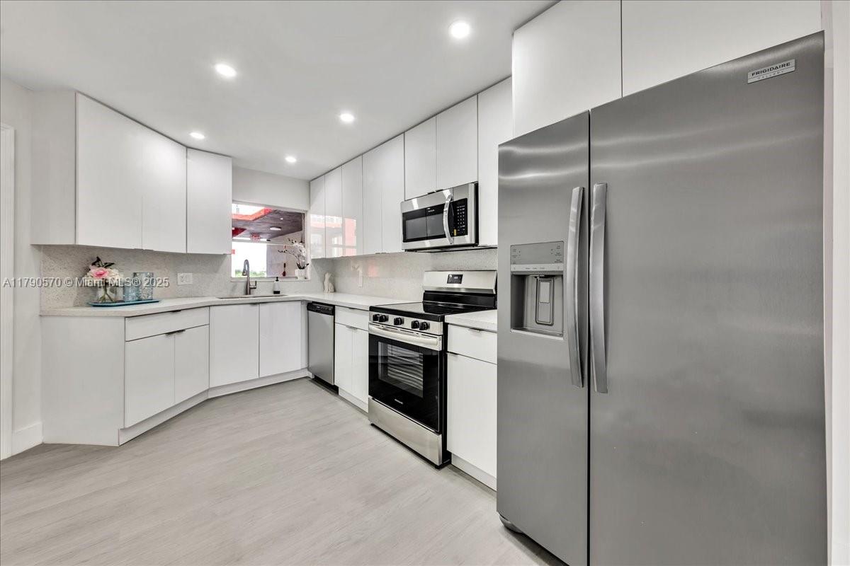 Property for Sale at 1750 W 46th St 433, Hialeah, Miami-Dade County, Florida - Bedrooms: 3 
Bathrooms: 2  - $329,900