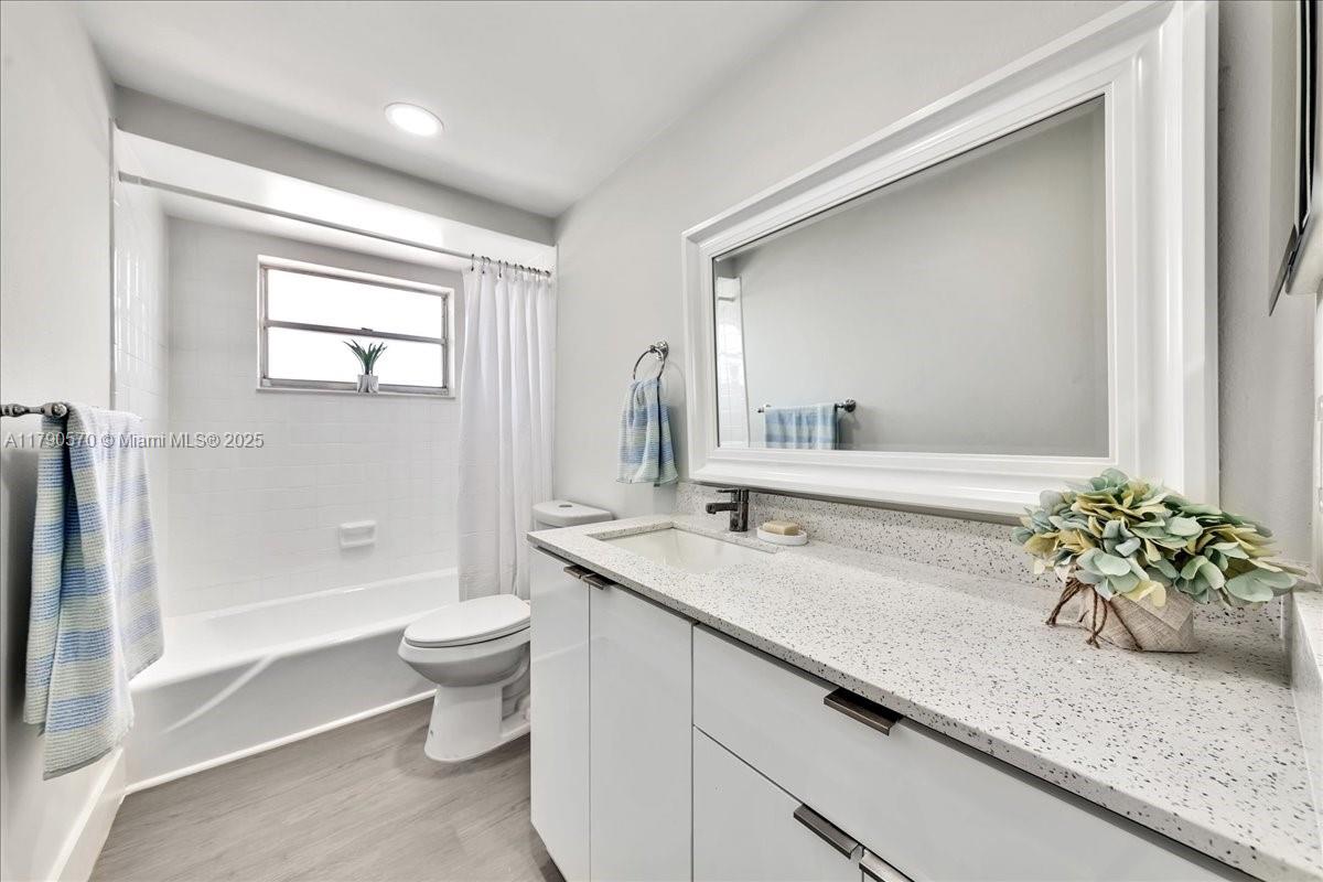 1750 W 46th St 433