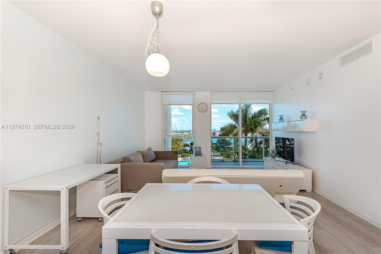 244 Biscayne Blvd 1005