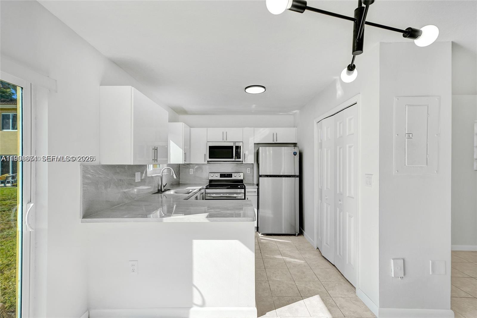 MONTEREY AT MALIBU BAY CO - Residential Lease