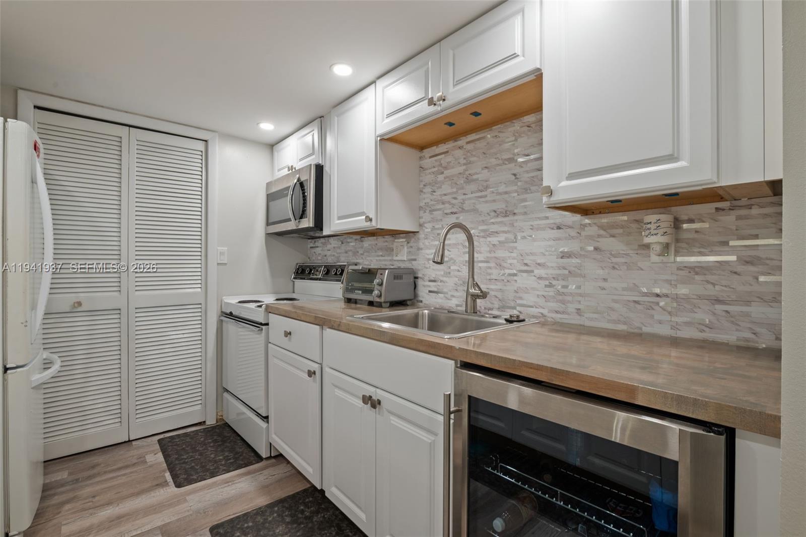 BUILDING FOUR OF RACQUET - Residential