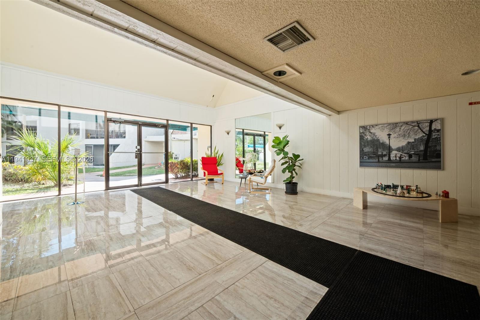 BUILDING FOUR OF RACQUET - Residential