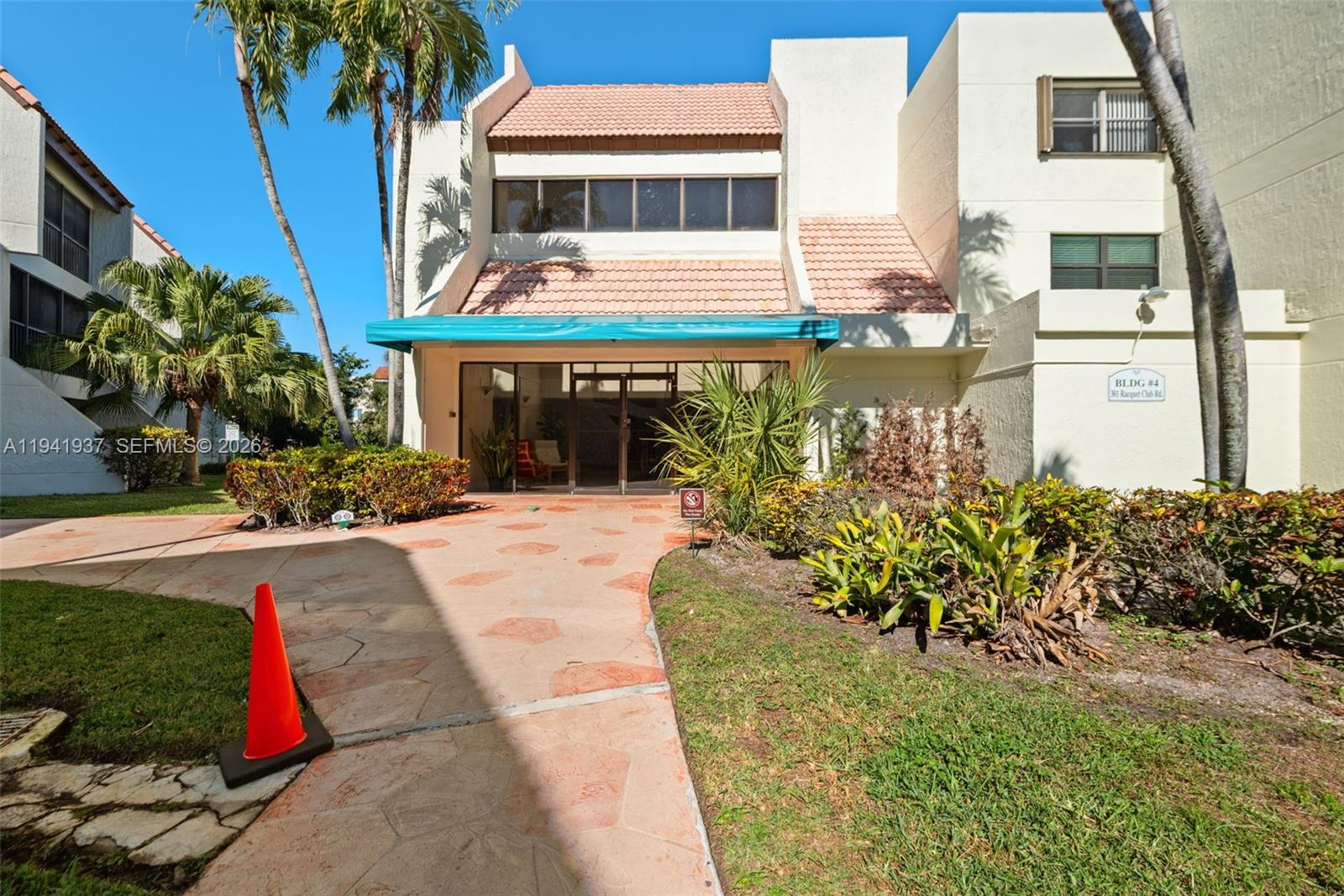 BUILDING FOUR OF RACQUET - Residential