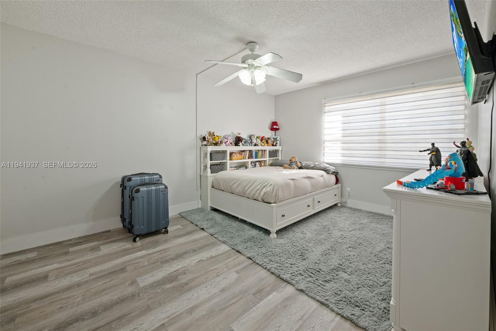 BUILDING FOUR OF RACQUET - Residential