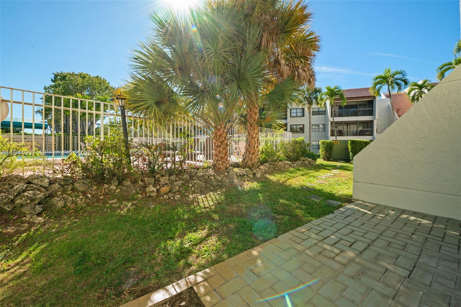 BUILDING FOUR OF RACQUET - Residential