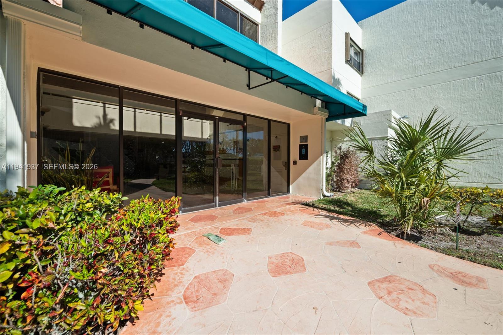 BUILDING FOUR OF RACQUET - Residential