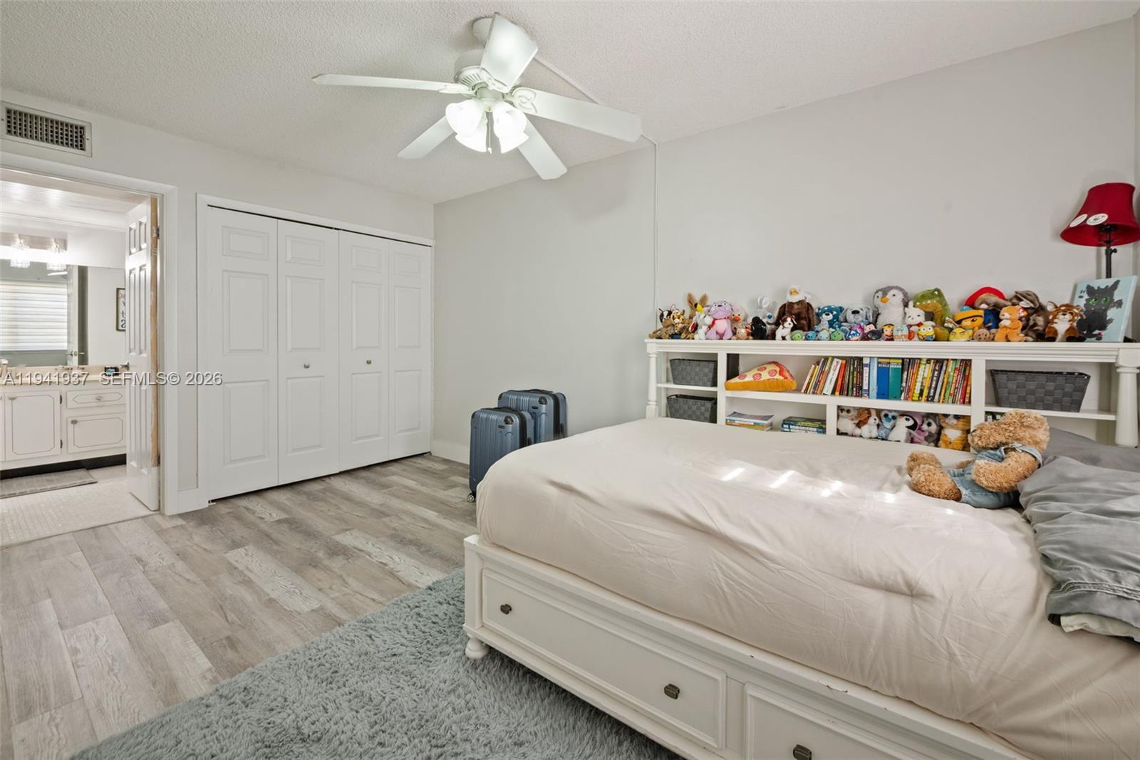 BUILDING FOUR OF RACQUET - Residential