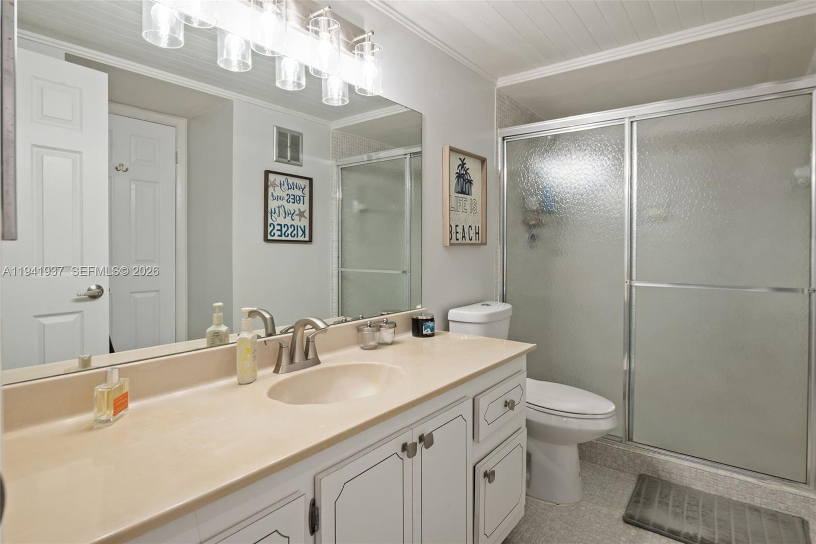 BUILDING FOUR OF RACQUET - Residential