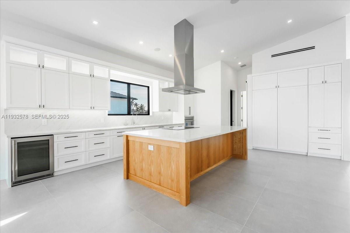 SUNRISE ISLE - Residential