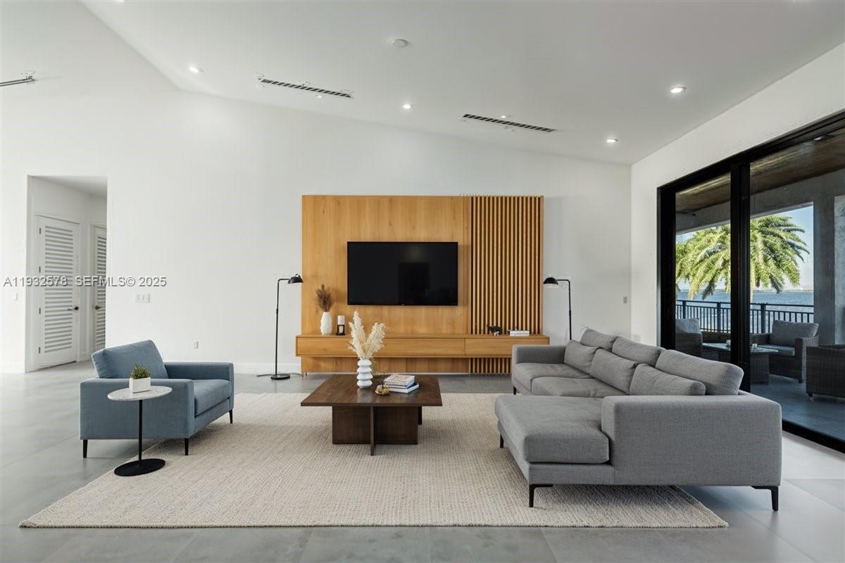 SUNRISE ISLE - Residential