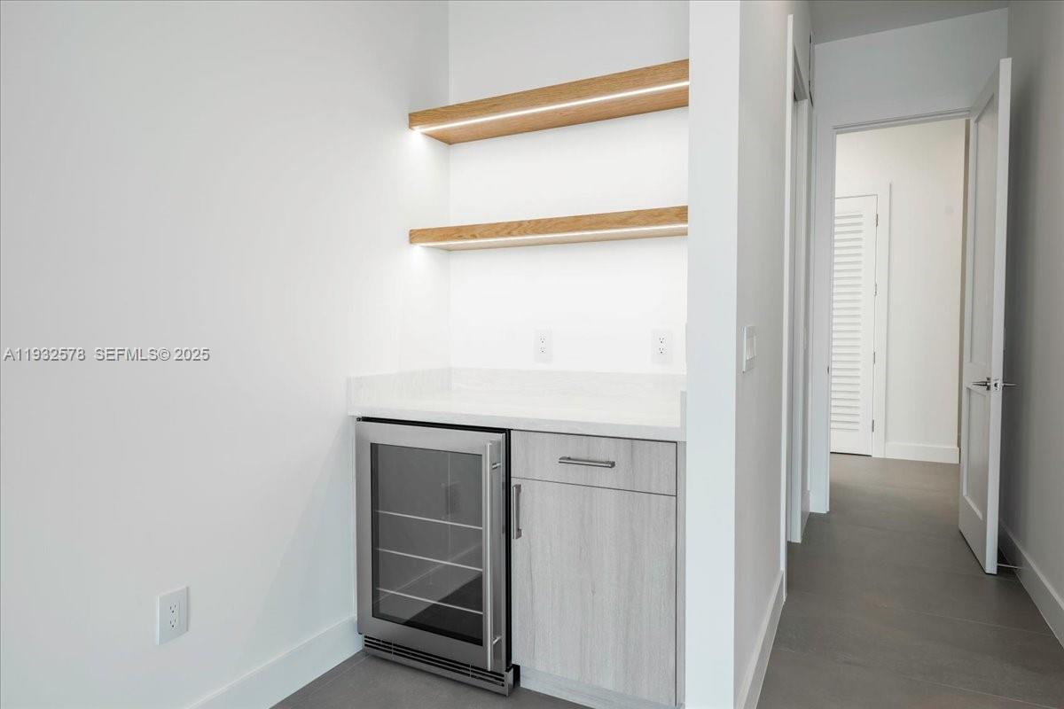 SUNRISE ISLE - Residential