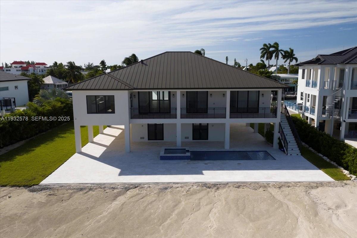 SUNRISE ISLE - Residential