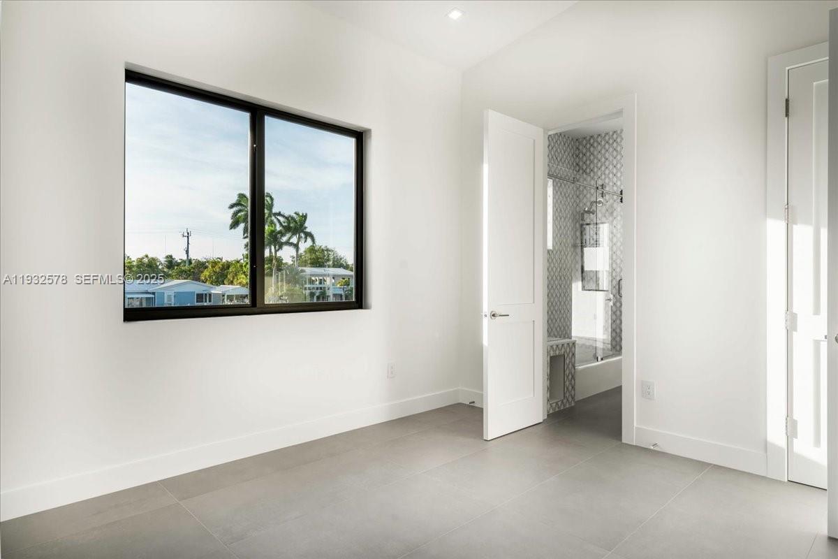 SUNRISE ISLE - Residential