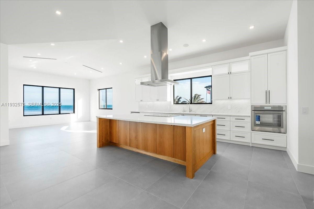 SUNRISE ISLE - Residential