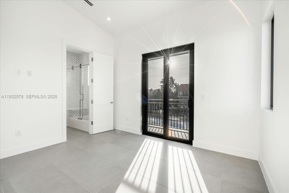 SUNRISE ISLE - Residential