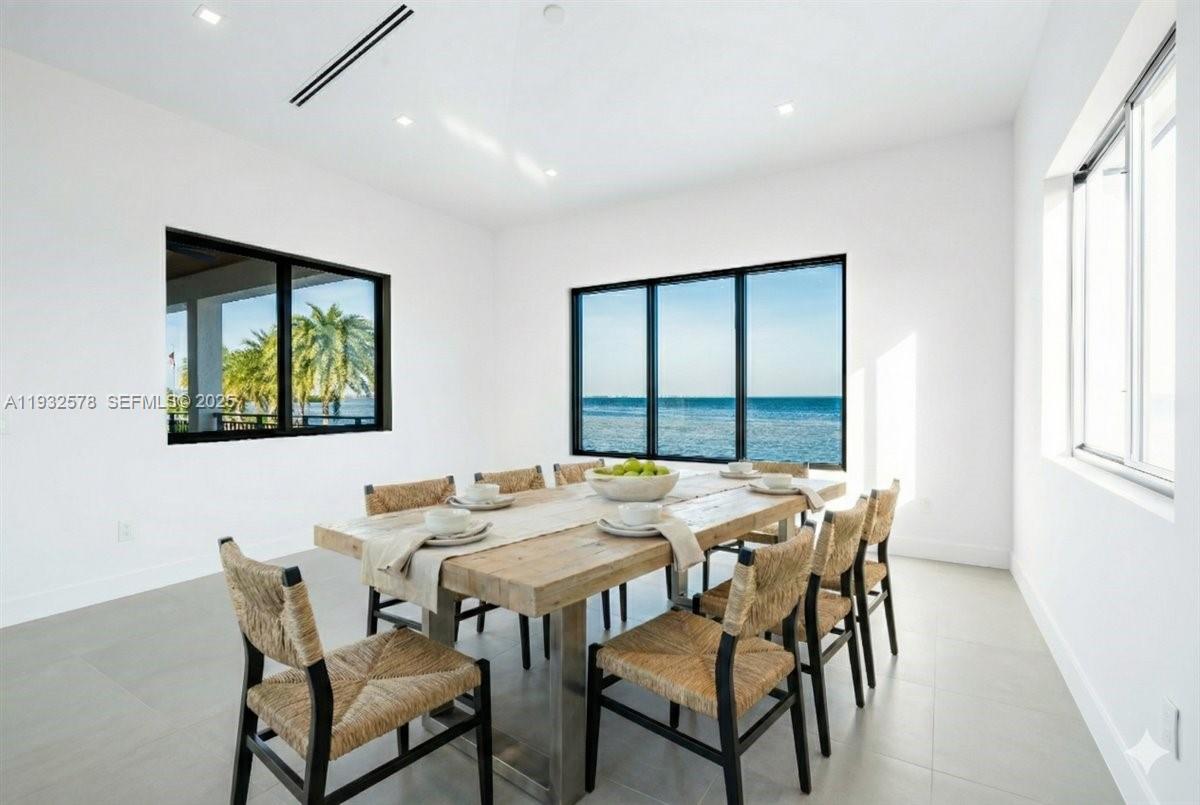 SUNRISE ISLE - Residential