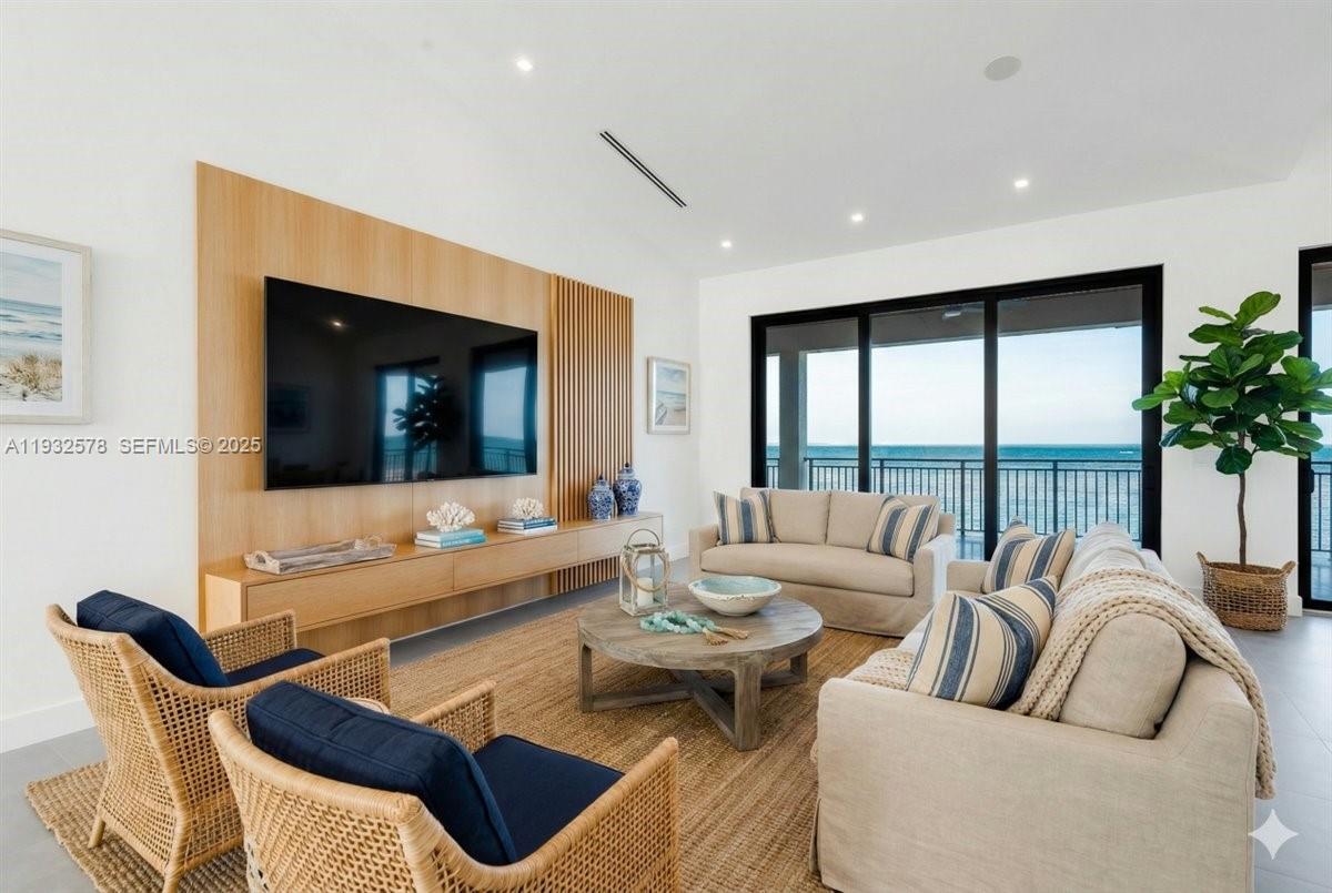 SUNRISE ISLE - Residential