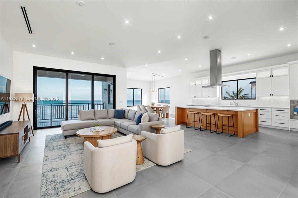 SUNRISE ISLE - Residential