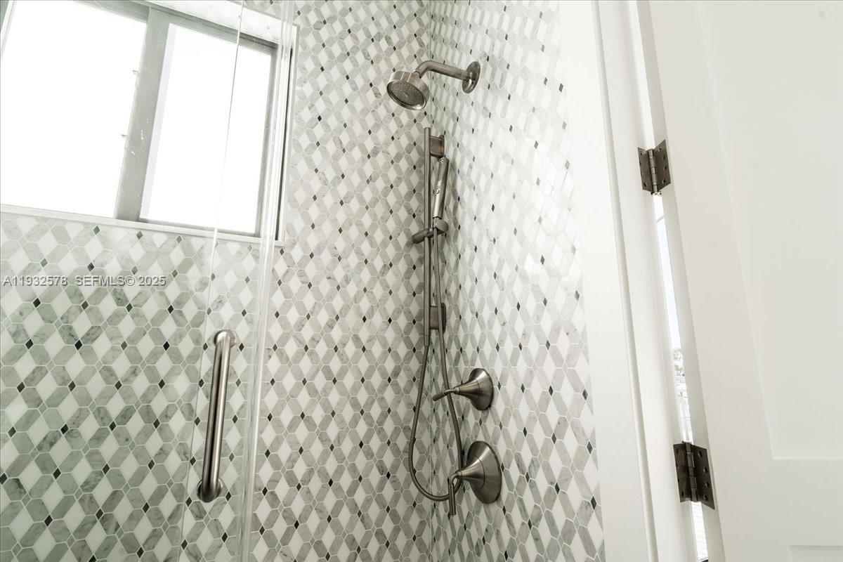 SUNRISE ISLE - Residential