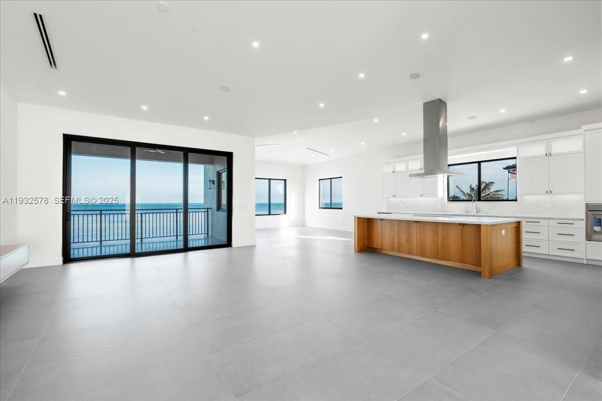 SUNRISE ISLE - Residential