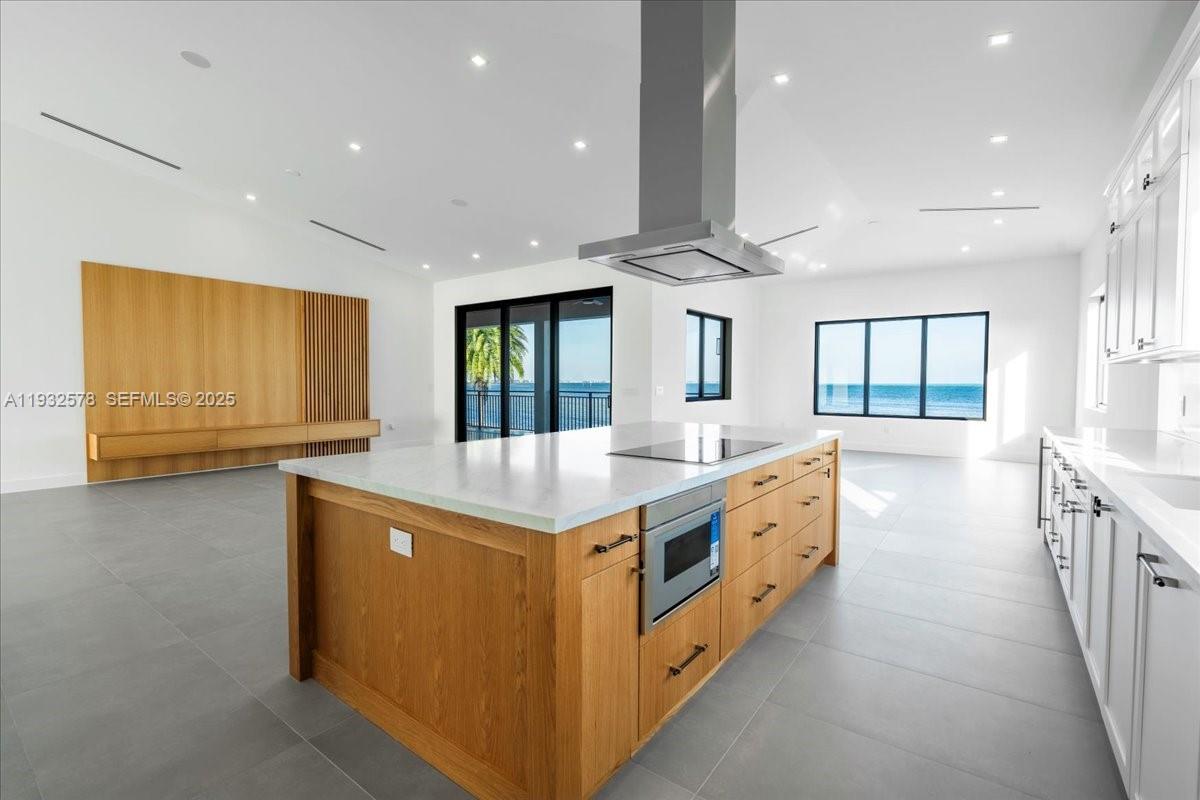 SUNRISE ISLE - Residential