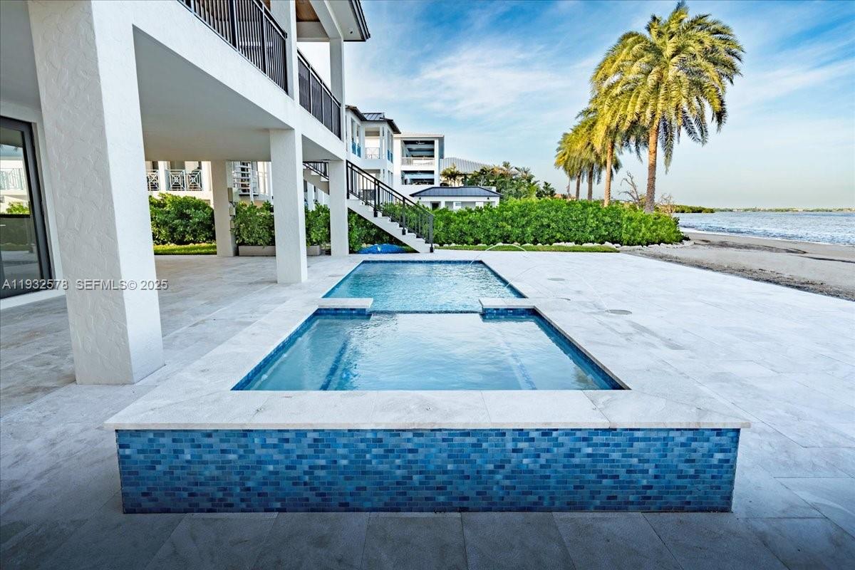 SUNRISE ISLE - Residential