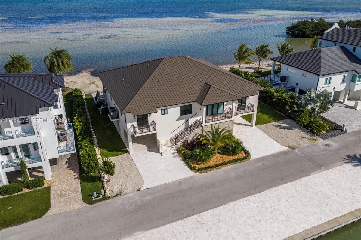 SUNRISE ISLE - Residential