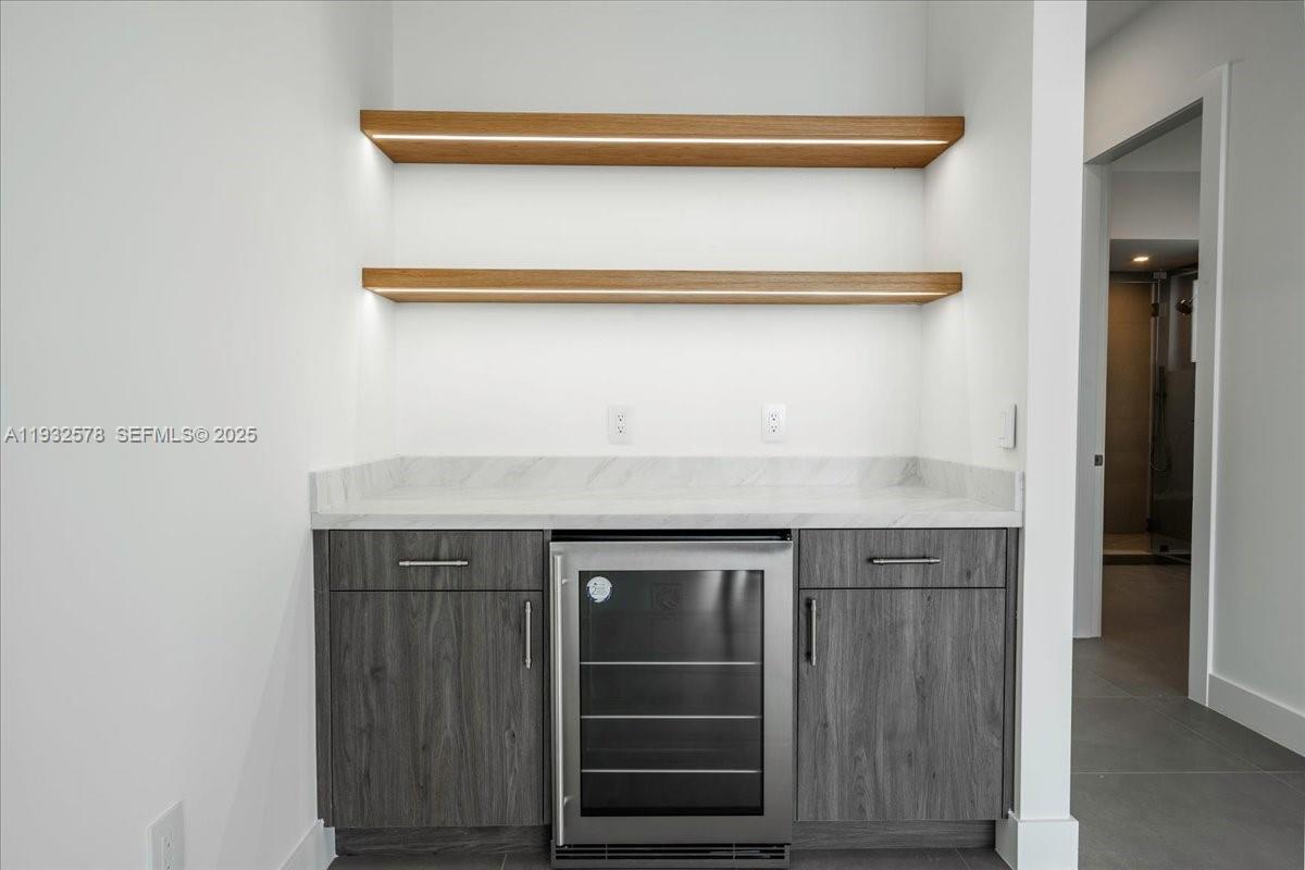 SUNRISE ISLE - Residential