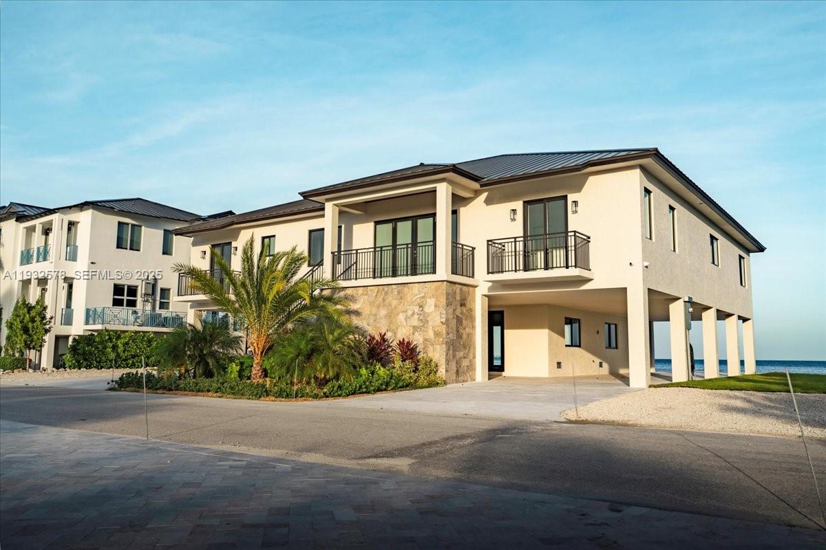 SUNRISE ISLE - Residential