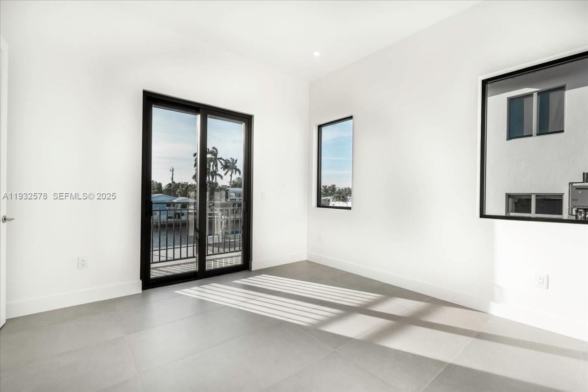 SUNRISE ISLE - Residential