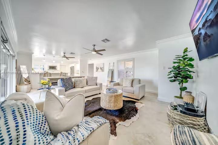 261 SE 8th St
